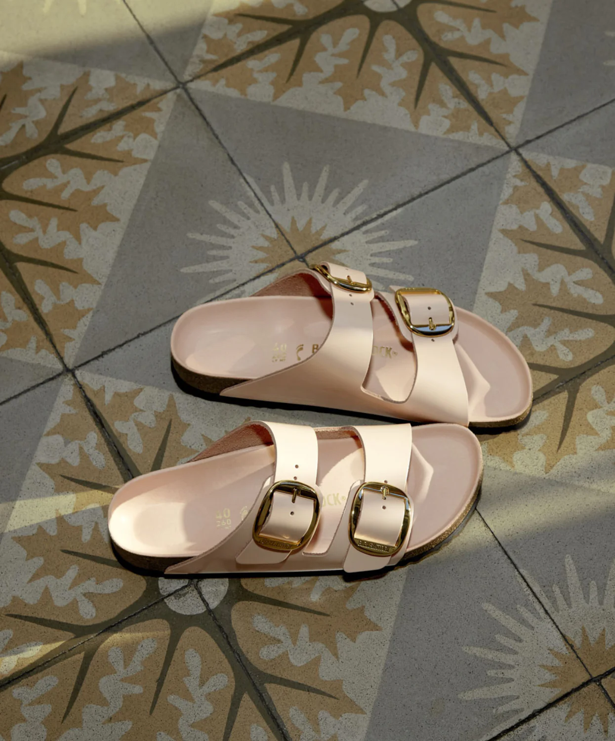 Birkenstock Arizona Big Buckle High Shine Natural/Patent Leather New Beige Sandals - Image 3