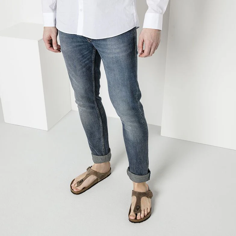 Birkenstock Gizeh Oiled Leather Tobacco Brown Sandals - Image 3