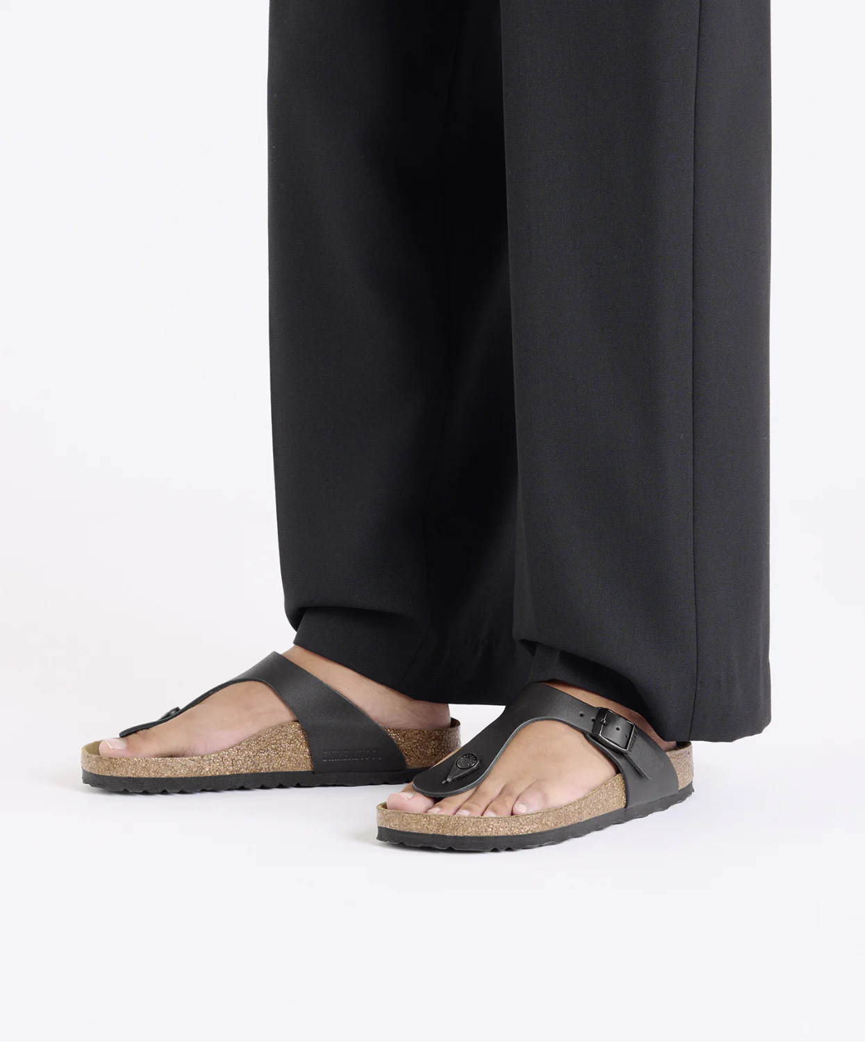 Birkenstock Gizeh Smooth Leather Black Sandals - Image 2