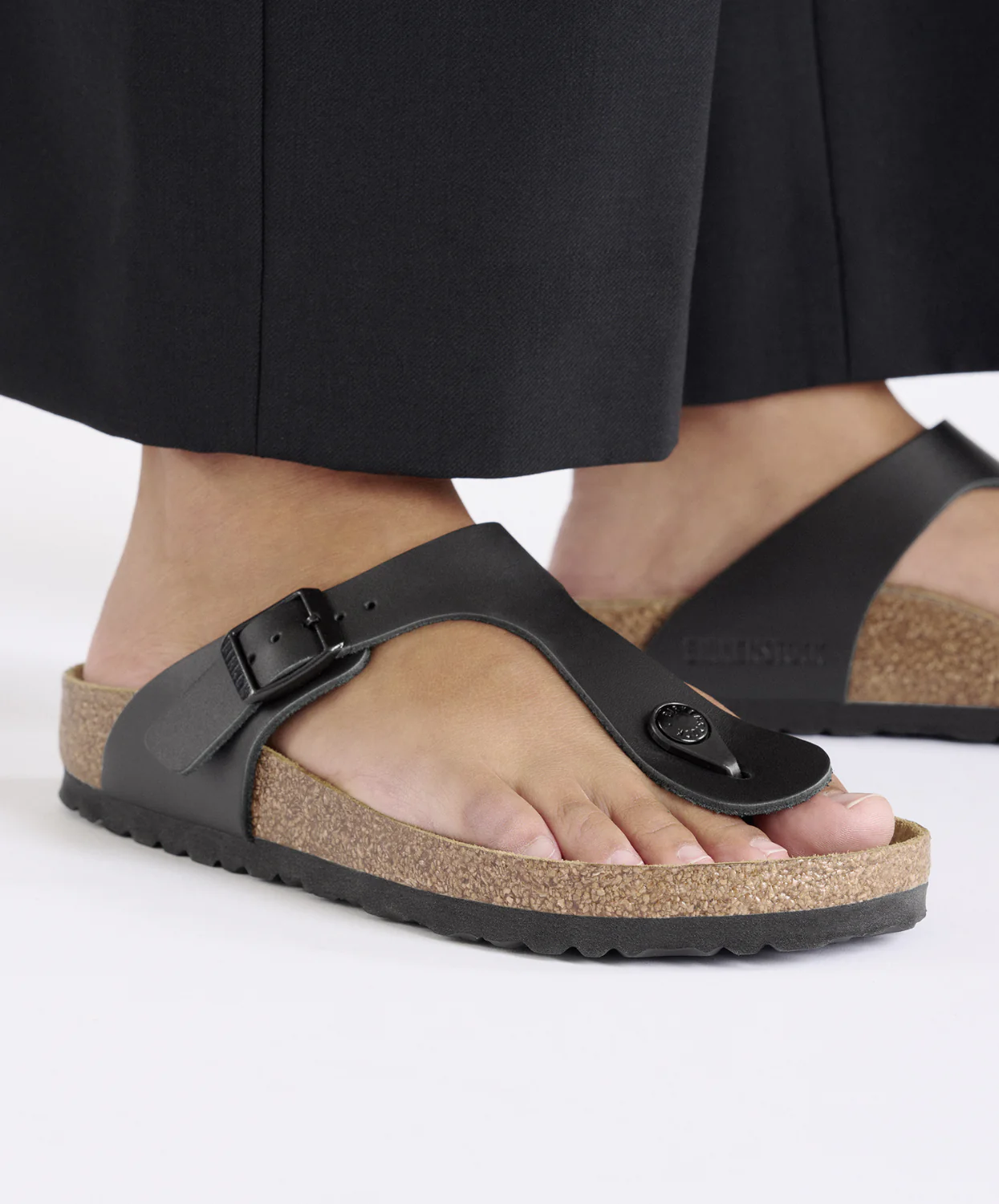 Birkenstock Gizeh Smooth Leather Black Sandals - Image 3
