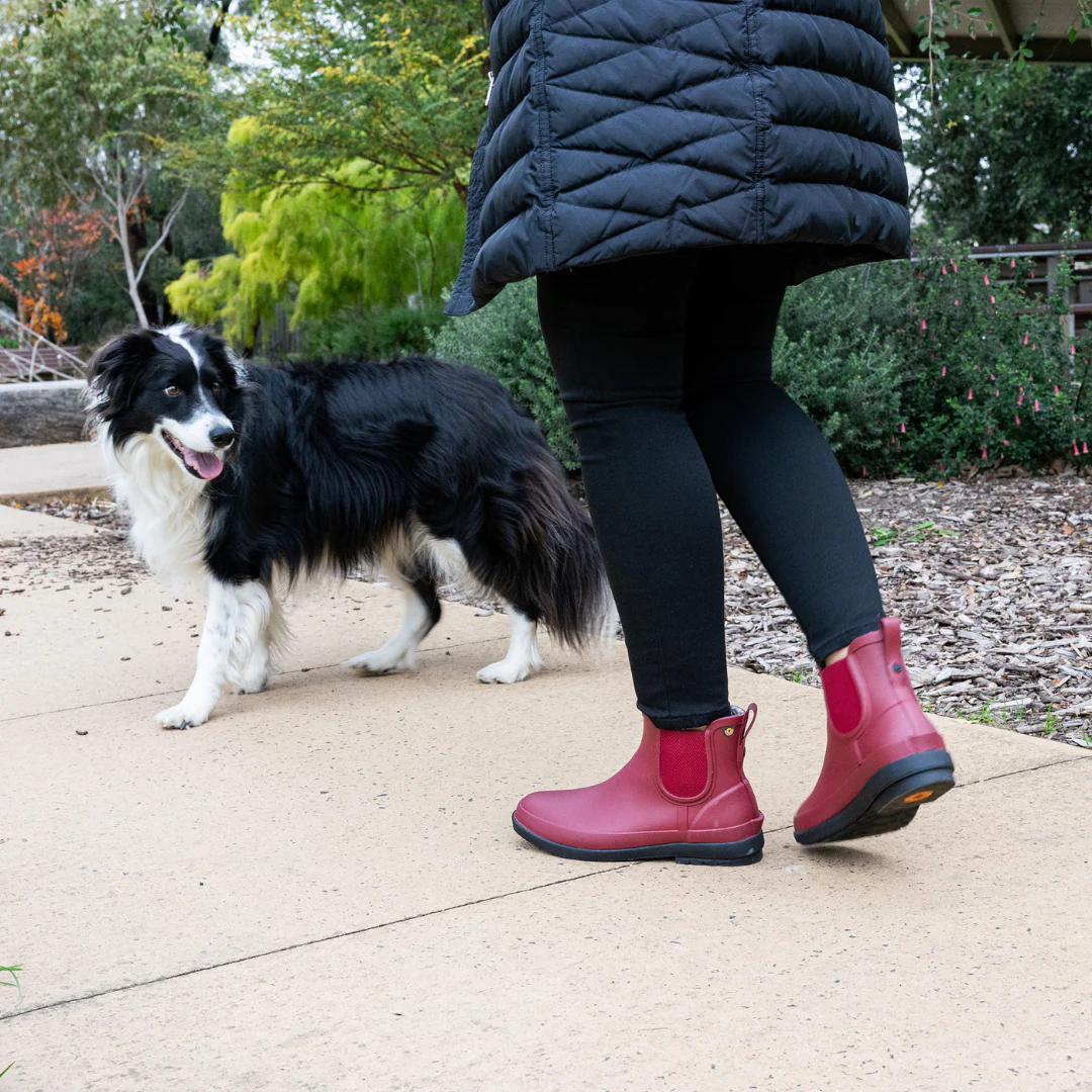 BOGS Amanda Plush II Chelsea Boot Burgundy - Image 2