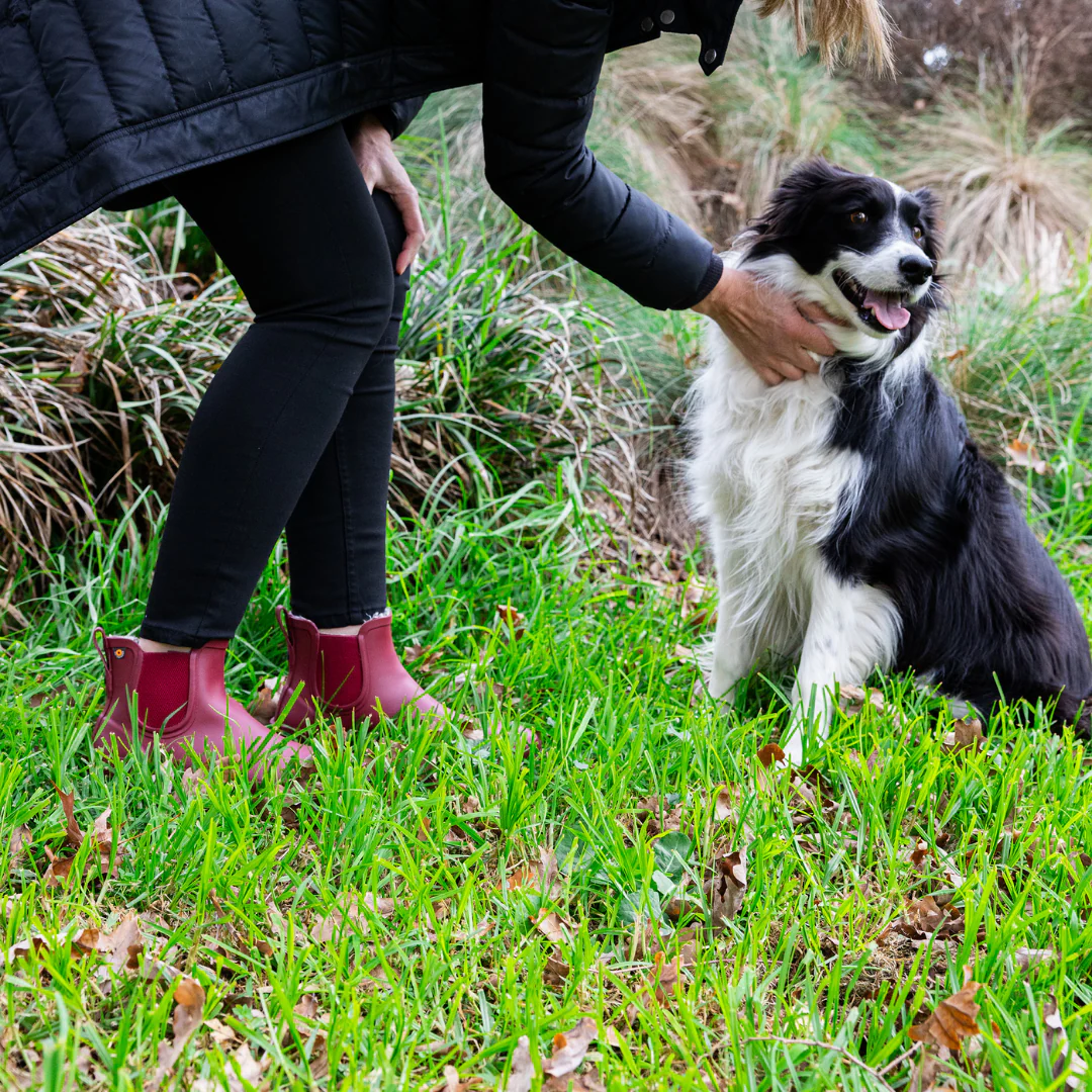 BOGS Amanda Plush II Chelsea Boot Burgundy - Image 3