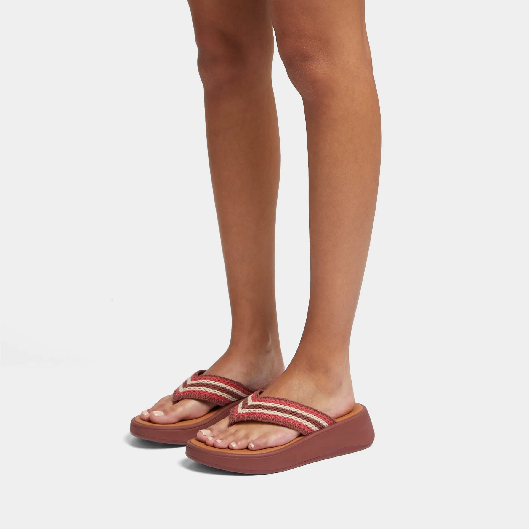 Fitflop Crochet Flatform Toe-Post Sandals Brown - Image 3