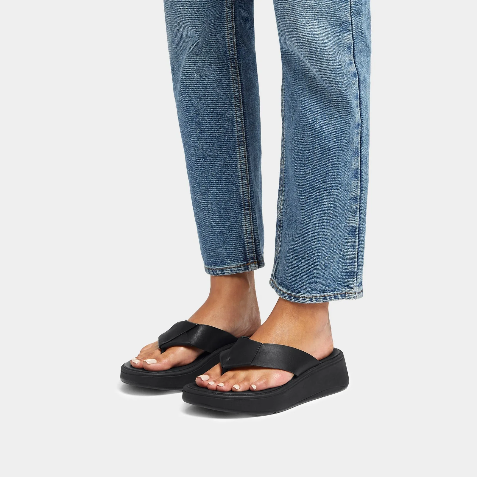 FitFlop F-mode Folded-Leather Flatfrom Toe-Post Sandals Black - Image 2