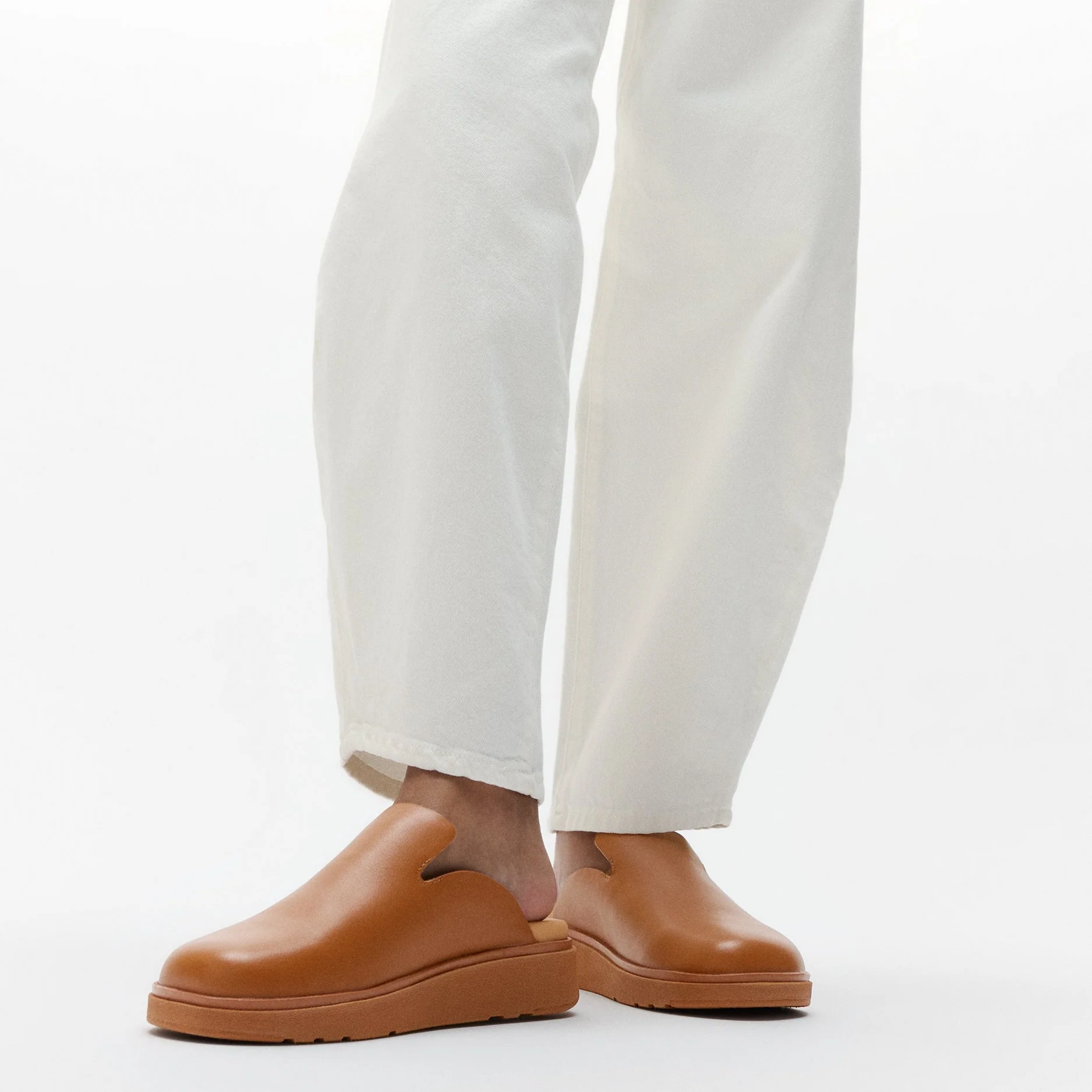 FitFlop Gen-FF Leather Mules Tan - Image 3