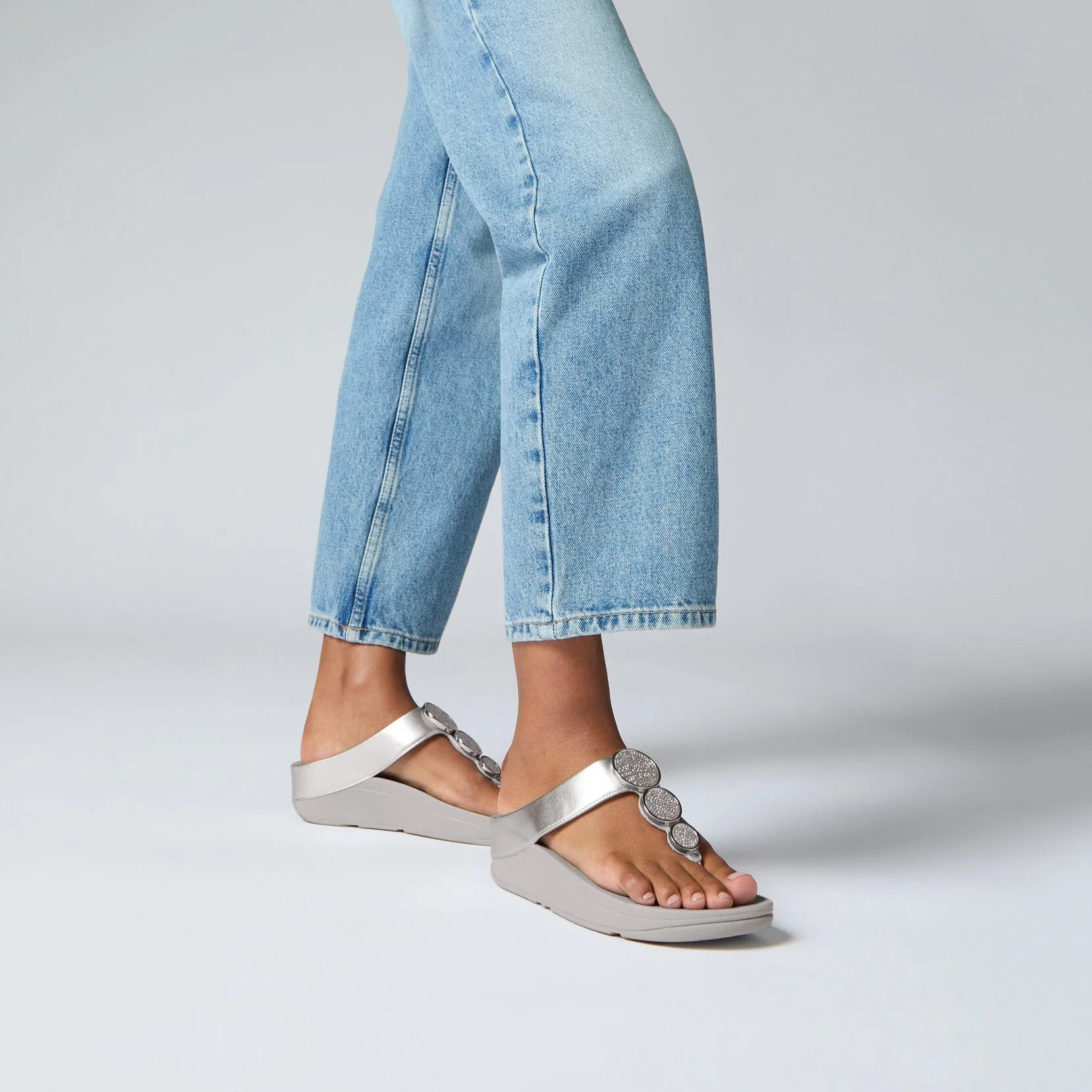 Fitflop Halo Bead Circle Metallic Toe Post Silver - Image 3