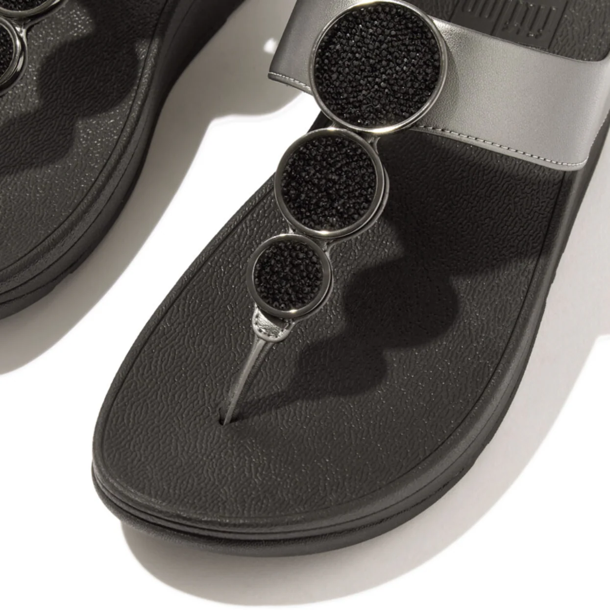 Fitflop Halo Bead Circle Metallic Toe Post Black - Image 2