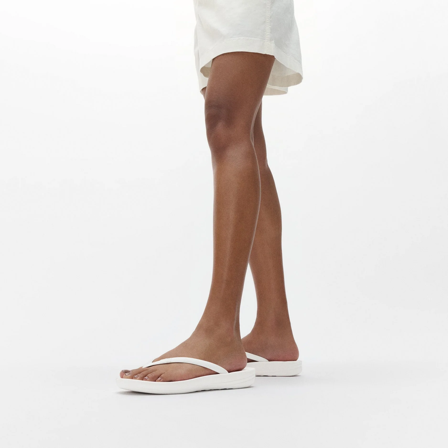 FitFlop iQushion Ergonomic Thongs White - Image 2