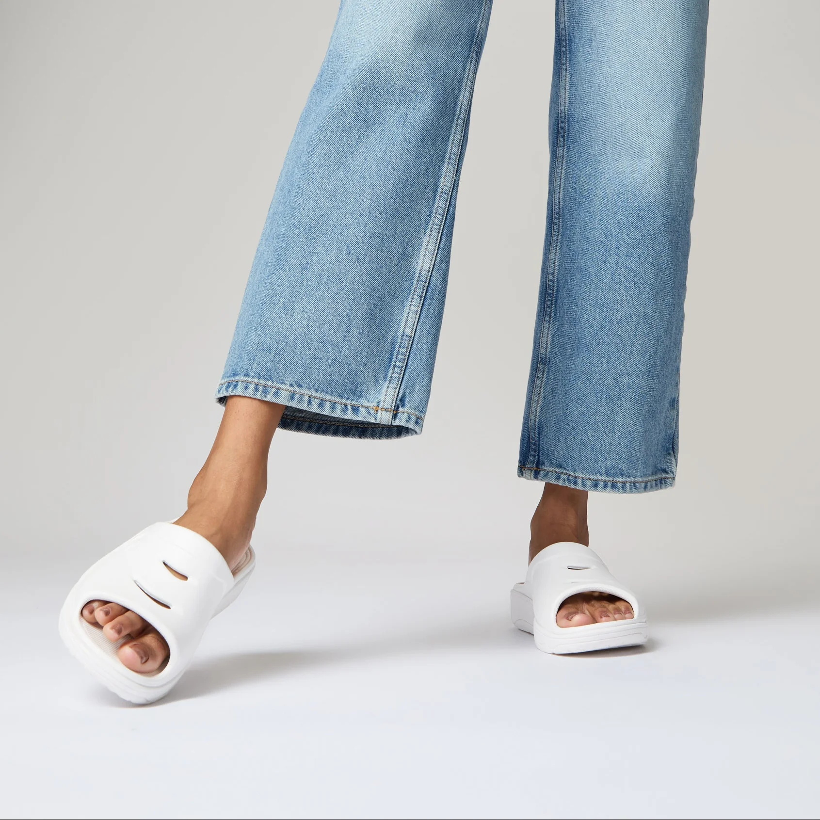 Fitflop Relief Recovery Slides White - Image 5