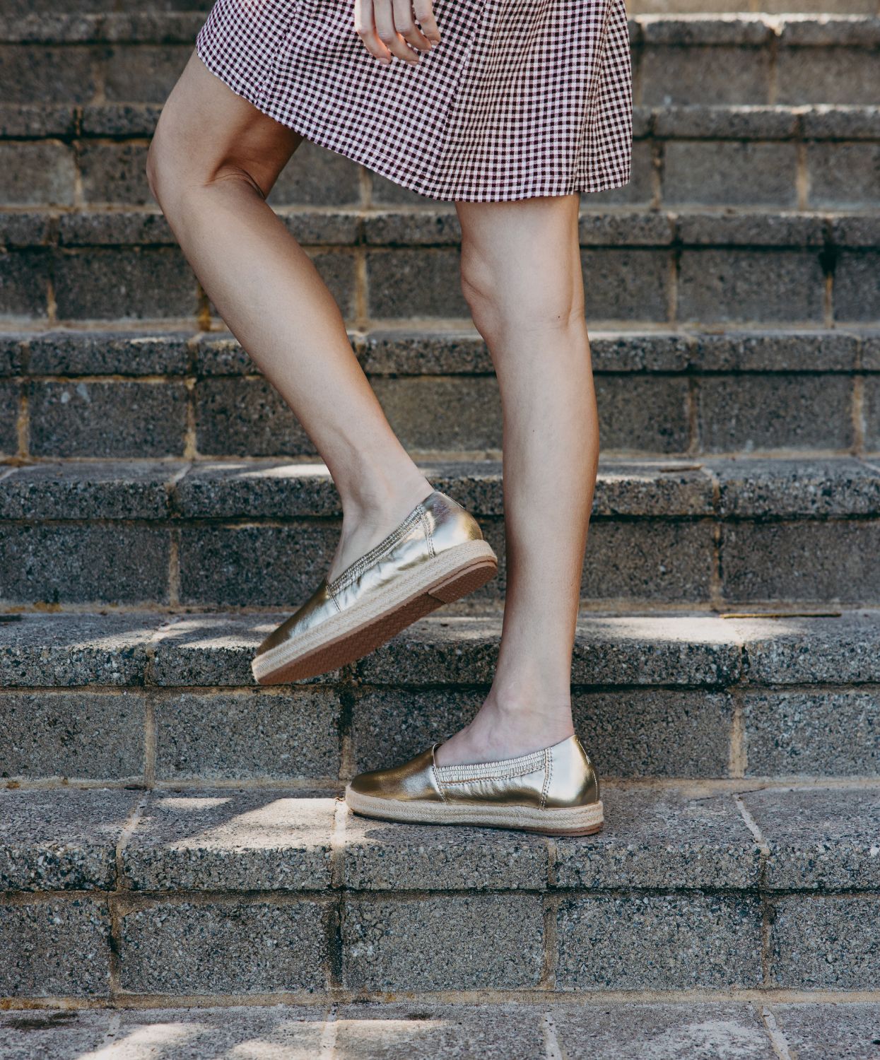 Frankie4 Reece Gold Tumbled Shoe - Image 2